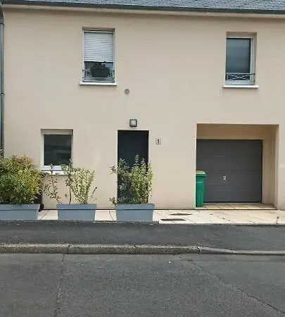 Grande Maison Lumineuse-quartier Gazonfier-6 Personnes Feriehus Le Mans